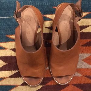 Madewell brown leather block heel with buckle